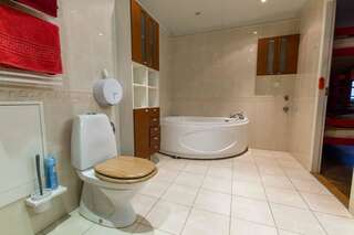 Хостелы Tallinn Backpackers Таллин Кровать в общем 6-местном номере для женщин-1