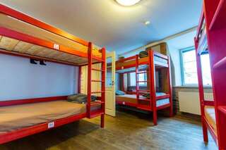 Хостелы Tallinn Backpackers Таллин Кровать в общем 6-местном номере для женщин-2