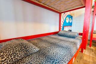 Хостелы Tallinn Backpackers Таллин Общий номер (для 8 взрослых) с собственной ванной комнатой-2