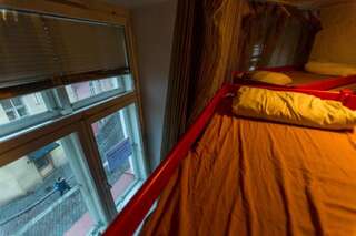 Хостелы Tallinn Backpackers Таллин Кровать в общем 6-местном номере для мужчин и женщин-5