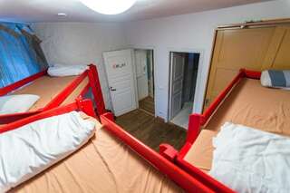 Хостелы Tallinn Backpackers Таллин Кровать в общем 6-местном номере для мужчин и женщин-6