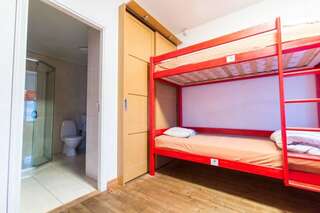 Хостелы Tallinn Backpackers Таллин Двухместный номер с 1 кроватью или 2 отдельными кроватями и собственной ванной комнатой-2